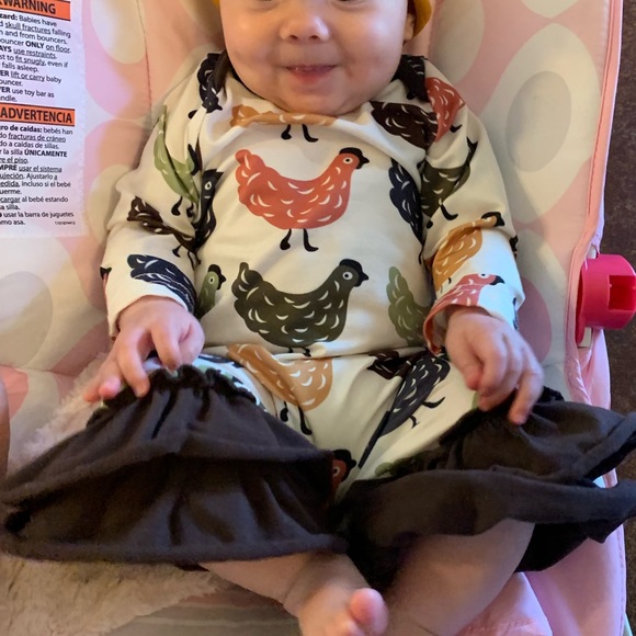 Chicken Baby Girl Outfit - Picture 3 of 3